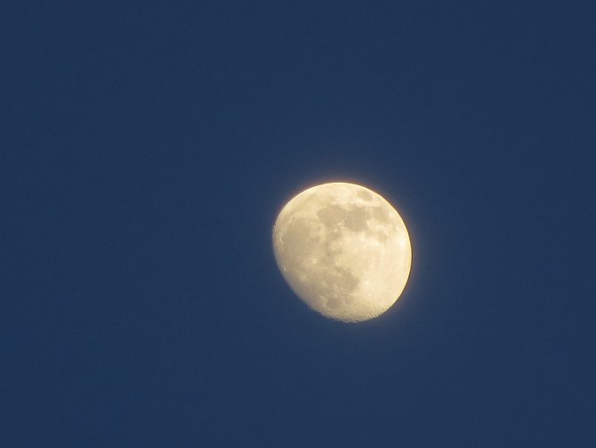 Zachytit Měsíc v jeho největší kráse se podařilo Jiřímu Krutinovi z Karlových Varů.
