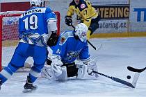 2. liga, skupina Západ (27. kolo): HC Slovan Ústí nad Labem - HC Stadion Cheb (na snímku hokejisté v modrých dresech) 6:1.