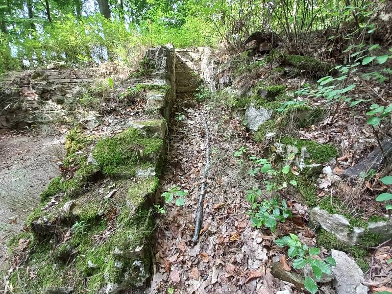 Zřícenina kostela Katharinenberg se nachází pouze 30 kilometrů od Chebu.