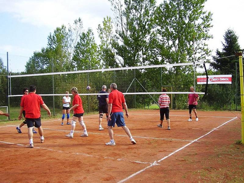 Volejbal v Dolním Žandově. 