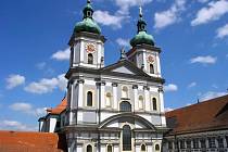 Kompletní renovace interiérů baziliky v německém Waldsassenu, který sousedí s městem Cheb, v těchto dnech skončila. Celkové náklady dosáhly celkem 156 milionů korun.