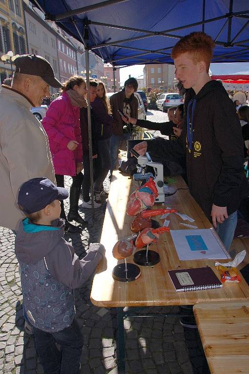 Věda před radnicí v Chebu 2015.