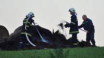 V sobotu 21. srpna večer museli drážní hasiči a dobrovolní hasiči z Dolního Žandova likvidovat požár slámy, ke kterému došlo nedaleko od železniční trati v Dolním Žandově. 