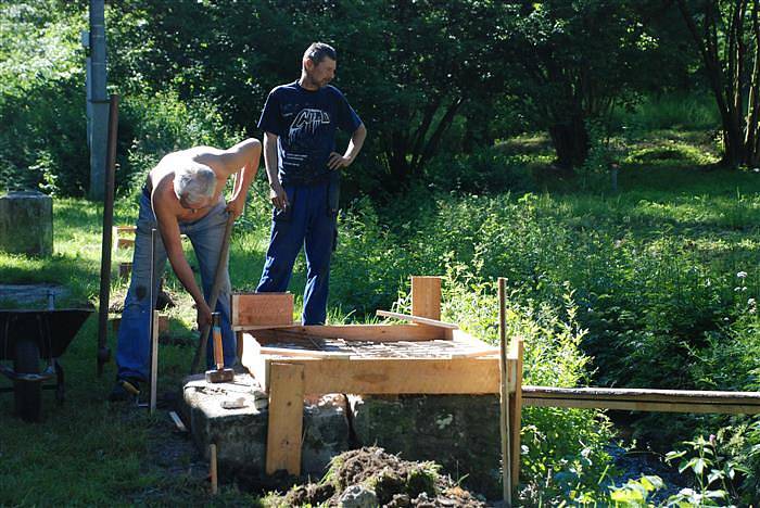 MINERÁLKA v Dolních Pasekách! V současné době se pracuje na úpravě okolí zastřešeného pavilonu. 