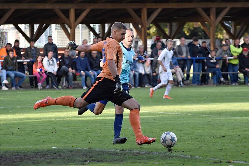 Chebská Hvězda prohrála na půdě Katovic (v modrém) 0:2.