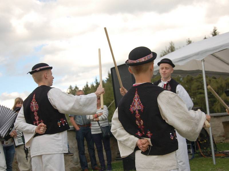 Víkend na hradě Seeberg byl ve znamení 740. výročí a vína.