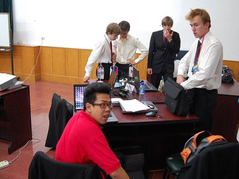 Chebští gymnazisté se účastní prestižní soutěže Turnaj mladých fyziků v Číně.