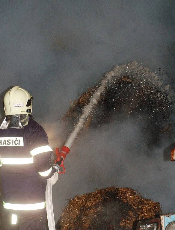 V noci ze soboty na neděli 30. března museli hasiči likvidovat požár stodoly v obci Mlýnek u Nového Kostela na Chebsku