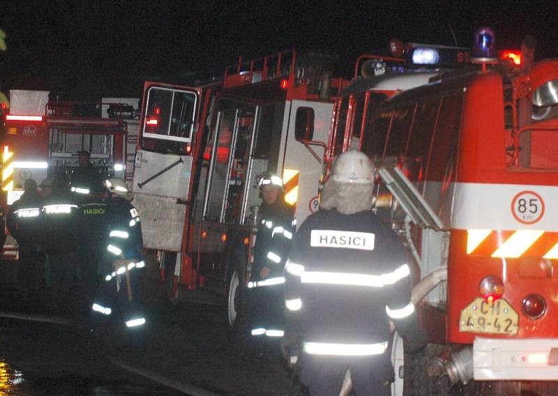 V noci ze soboty na neděli 30. března museli hasiči likvidovat požár stodoly v obci Mlýnek u Nového Kostela na Chebsku