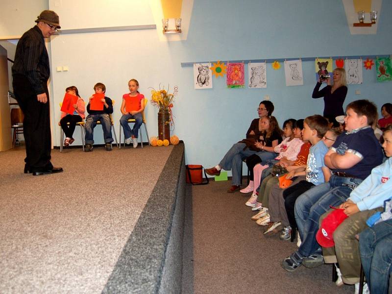 Členové literárně dramatického oddělení chebské základní umělecké školy přichystali představení s názvem Otevírání studánek