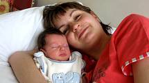 KRISTÝNA ŠTEFKOVÁ z Chebu se narodila 2. května v 10.30 hodin. Měřila 50 centimetrů a vážila 2,9 kilogramu