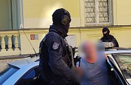 Policie v Mariánských Lázních zadržela dvojici obviněnou z vydírání