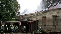 Oheň poničil v pátek 15. srpna nad ránem střechu hudebního klubu Klubíčko v Aši