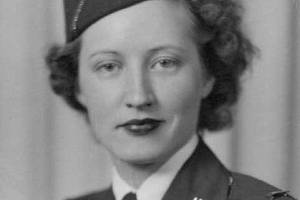 Reverend Mother Irene Boothroyd, OSB při vstupu do armády v roce 1943.