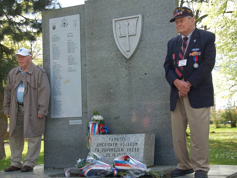 Američtí veteráni 97. pěší divize navštívili po pěti letech místa, kde bojovali.