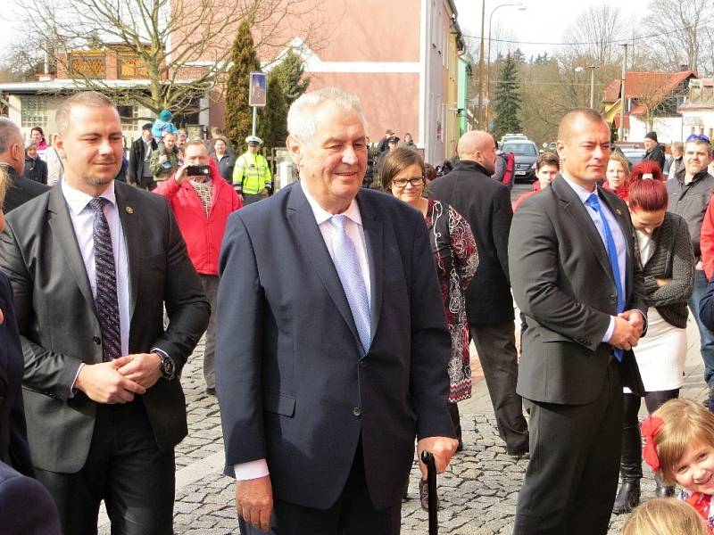 Prezident České republiky Miloš Zeman navštívil obec Krásná na Chebsku. 