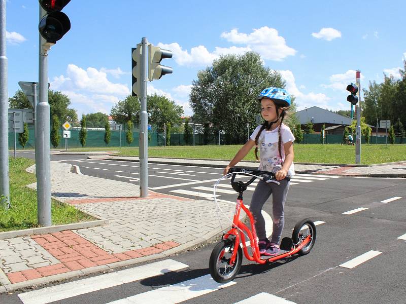 Děti z Chebska si užily další jedinečný příměstský tábor v Domě dětí a mládeže Sova v Chebu. Během týdne si vylezly na horolezeckou stěnu, svezly se na kánoích, povozily se na koních anebo si vyšláply do terénu, kde hledaly různé indicie.