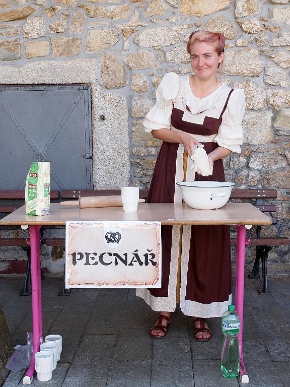 Tradiční historický jarmark s kulturním programem se o víkendu konal na hradě Seeberg nedaleko Františkových Lázní.