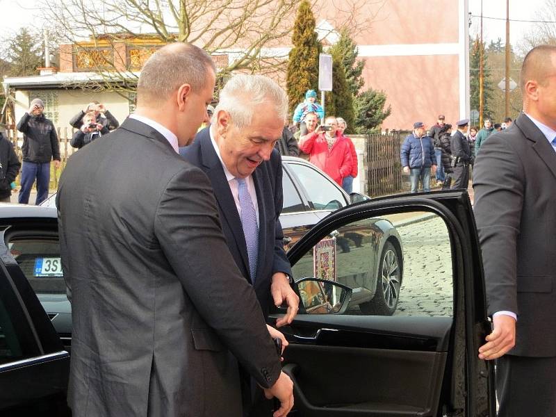 Prezident České republiky Miloš Zeman navštívil obec Krásná na Chebsku. 