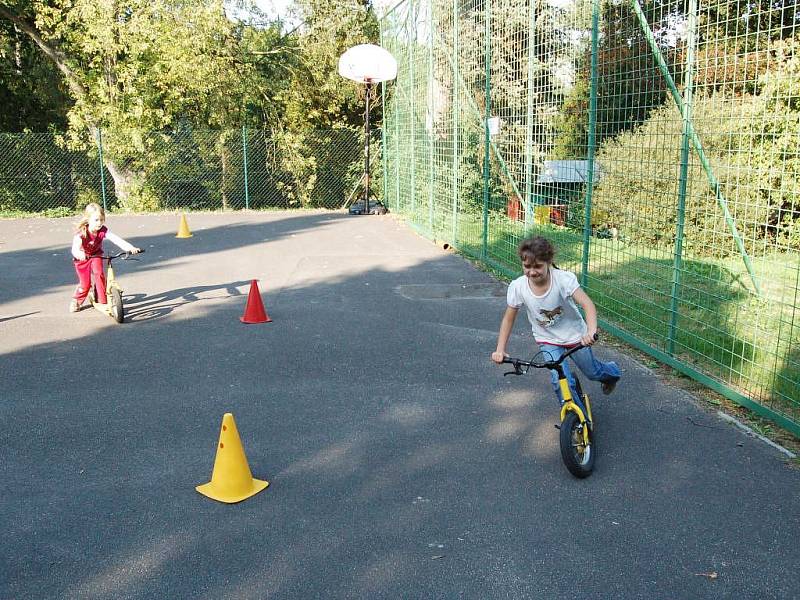 Dům dětí a mládeže Sova Cheb uspořádal Den otevřených dveří. Zval malé i velké na přehlídku zájmových kroužků, které pro tento školní rok nabízí