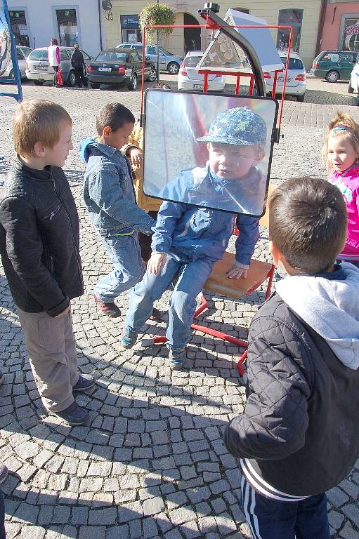 Věda před radnicí v Chebu 2015.