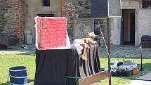 V pořadí již osmý ročník velikonoční akce s názvem Hod beránka se uskutečnil o víkendu v areálu Chebského hradu.