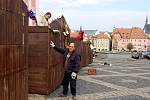 Chebské náměstí je už připravené na velikonoční trhy