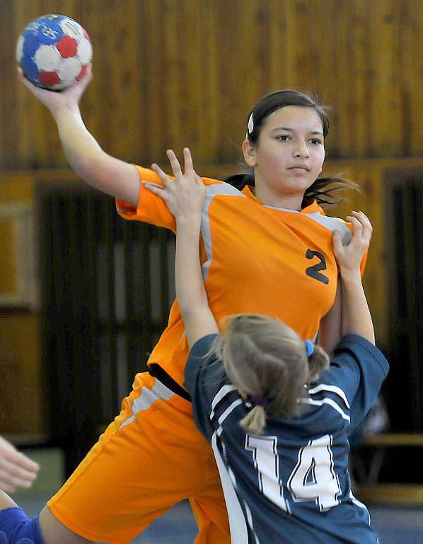 Ve sportovní hale Lokomotivy Cheb se konal turnaj v házené mladších žákyní – první kolo Jihozápadního poháru. Špatně si nevedly chebské naděje.