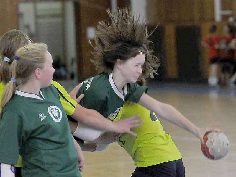 Ve sportovní hale Lokomotivy Cheb se konal turnaj v házené mladších žákyní – první kolo Jihozápadního poháru. Špatně si nevedly chebské naděje.