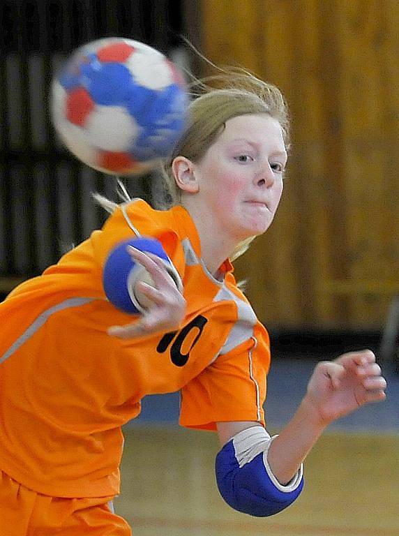 Ve sportovní hale Lokomotivy Cheb se konal turnaj v házené mladších žákyní – první kolo Jihozápadního poháru. Špatně si nevedly chebské naděje.