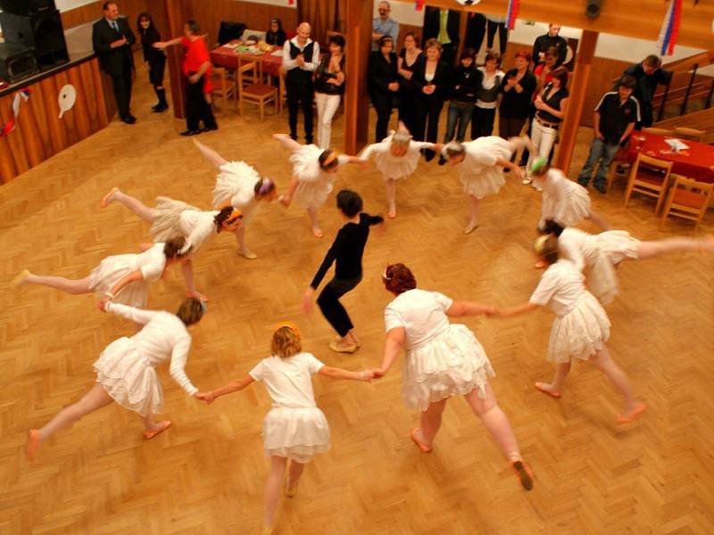 Sportovní ples v Lubech. Jeho součástí bylo udílení cen pro nejlepší sportovce