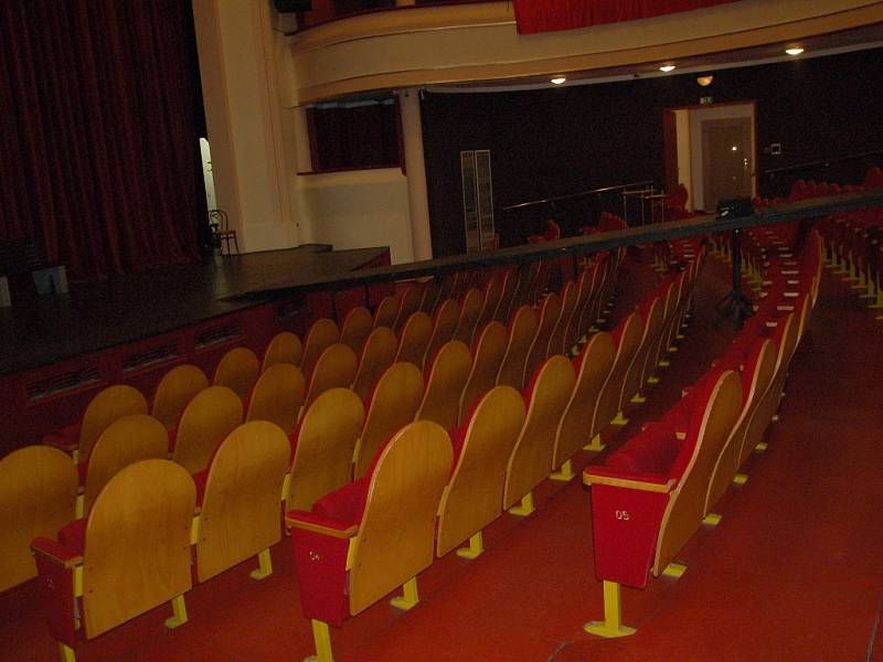  Podívat se do zákulisí Západočeského divadla v Chebu (ZDCH) měli šanci všichni zájemci. 