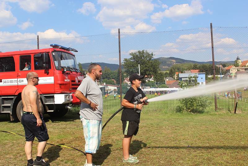 V Dolním Žandově oslavovali fotbalisté třicetileté výročí postupu.