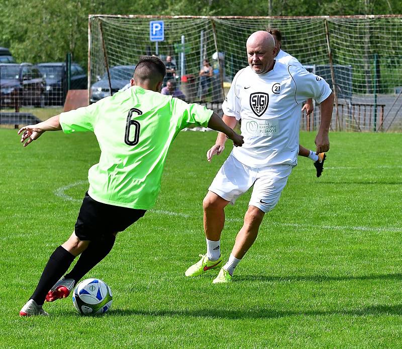 Sigi team v benefičním utkání pokořil Potůčky v poměru 10:4.