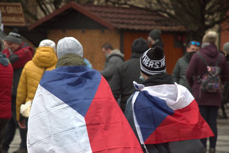 Fotografky ze západu Čech zachytily atmosféru protestů na Staroměstském náměstí