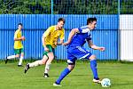 Nejdecký FK udolal před svými fanoušky Františkovy Lázně (ve žlutém) v poměru 2:1.