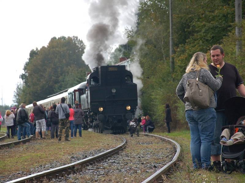 Den železnice se oslavoval i na Chebsku. Přijela sem historická Všudybylka. 