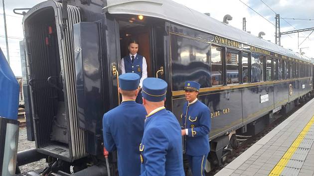 Legendární vozy Orient Expressu byly k vidění na chebském nádraží.