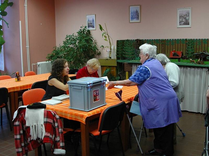 První kolo prezidentských voleb mají za sebou i obyvatelé z Domova pro seniory na chebském sídlišti Skalka.