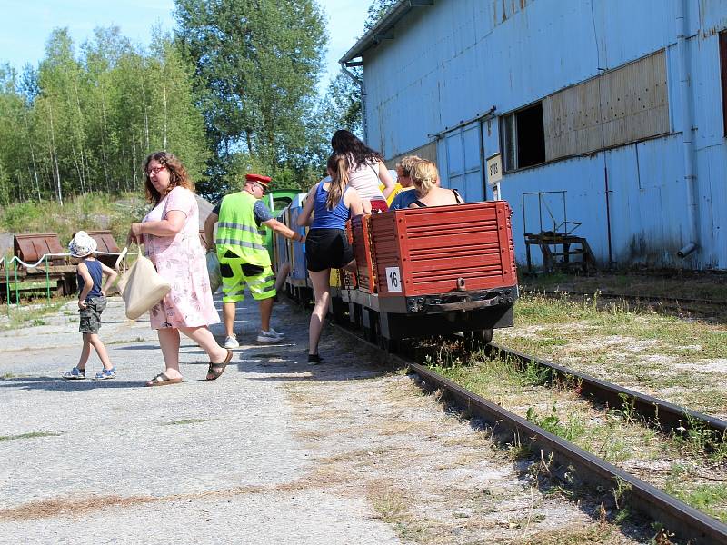 Vláčky na úzkokolejné muzejní dráze Kateřina opět lákaly ke svezení.