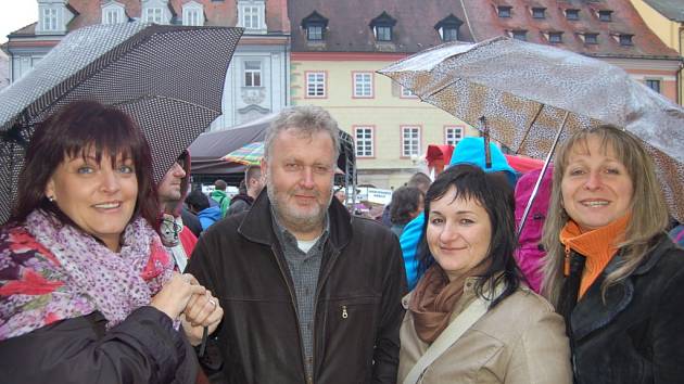 Hudebně- zábavný program ´Špalíček fest´ Chebany doslova nadchl. Překvapil však i Pražany. 