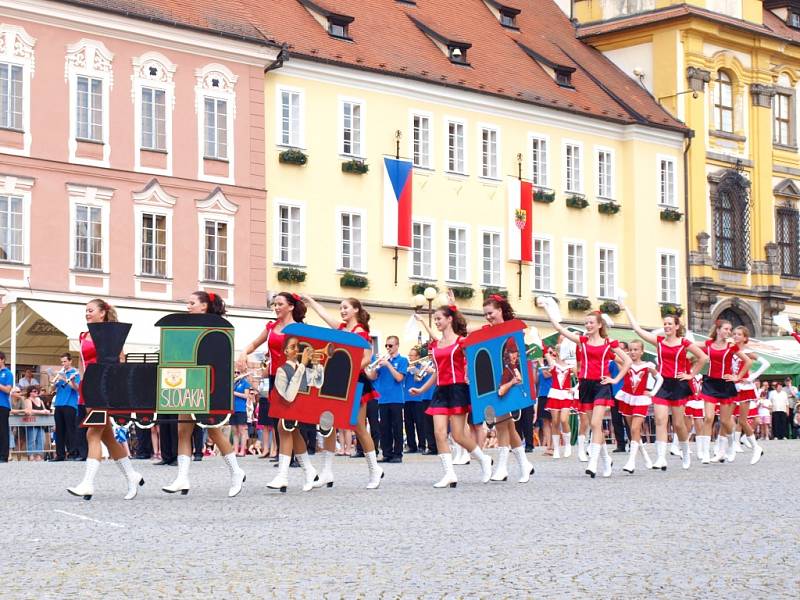 NA FESTIVALU letos vystoupila víc než desítka souborů.  