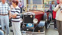 Opět se blíží velkolepá akce Mezinárodní soutěž elegance historických vozidel, již tradičně pořádá Veteran Car Club (VCC) Cheb a město Františkovy Lázně. Loni sem zavítaly stovky návštěvníků.