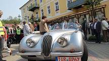 Opět se blíží velkolepá akce Mezinárodní soutěž elegance historických vozidel, již tradičně pořádá Veteran Car Club (VCC) Cheb a město Františkovy Lázně. Loni sem zavítaly stovky návštěvníků.