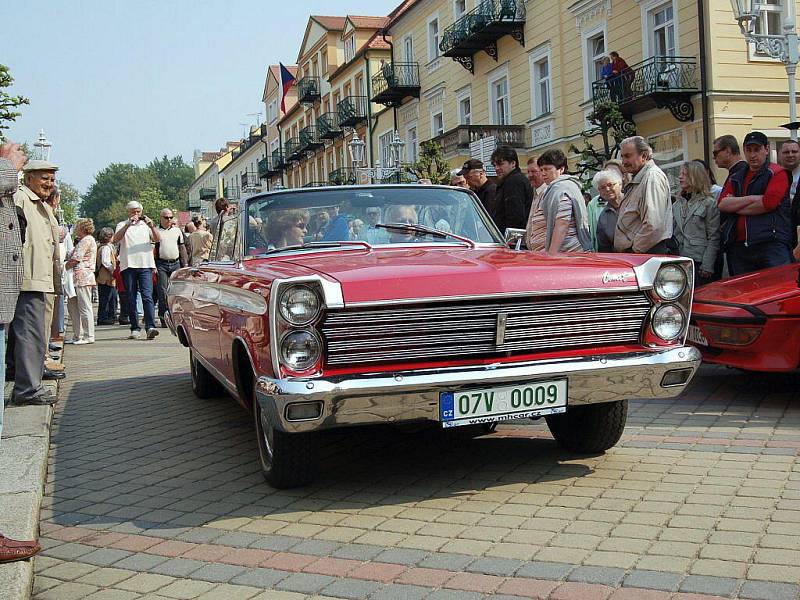 Opět se blíží velkolepá akce Mezinárodní soutěž elegance historických vozidel, již tradičně pořádá Veteran Car Club (VCC) Cheb a město Františkovy Lázně. Loni sem zavítaly stovky návštěvníků.