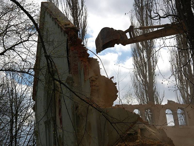 Před čtyřmi lety začala demolice kláštera Milosrdných sester s kostelem Povýšení svatého Kříže v Chebu.