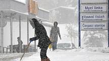 Přes předchozí varovaní meteorologů překvapilo počasí na Chebsku řadu občanů. A to především  motoristy! 