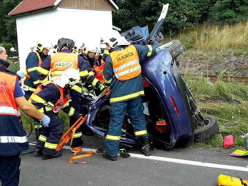 Osobní vlak se včera srazil s automobilem na přejezdu v Hazlově u Aše.