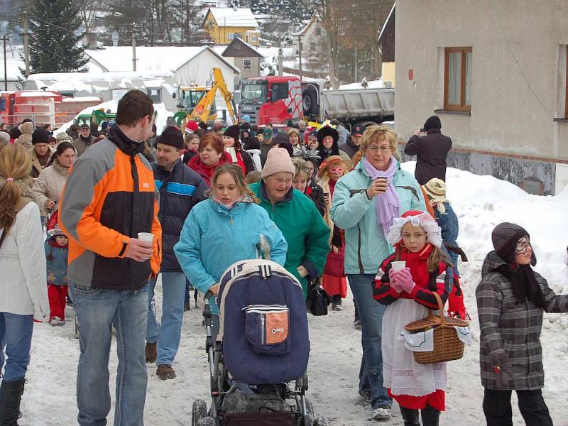 OBYVATELÉ PLESNÉ  si užívali masopustní průvod městem. Letos se akce konala již po páté. Podle mínění lidí se nyní zúčastnilo více masek.