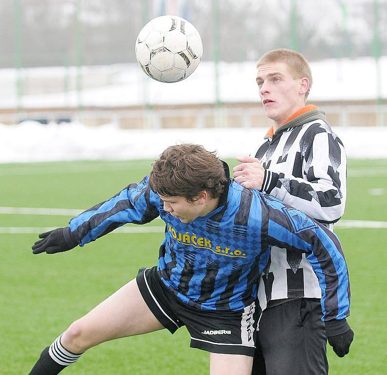 Na hřišti s umělým trávníkem na FC Cheb vyhráli fotbalisté Jiskry Aš nad Kynžvartem 3:1.